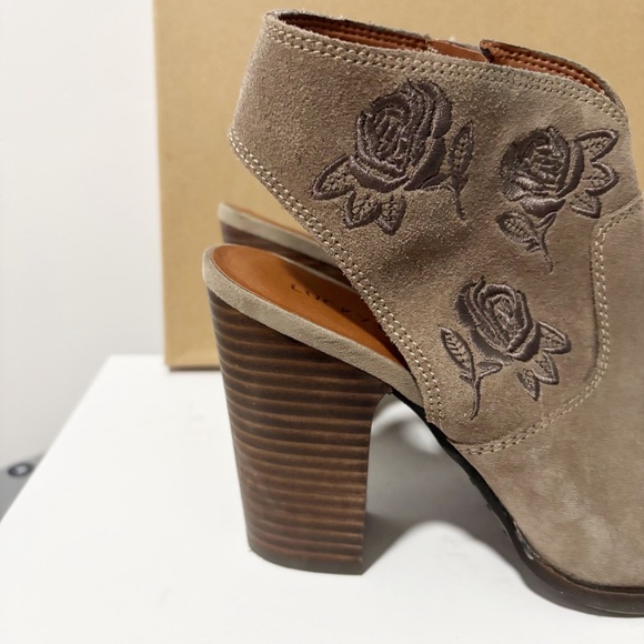 Lucky‎ Brand Listana Booties Womens 7M Floral Embroidered Peep Toe Block Heel - Picture 4 of 14